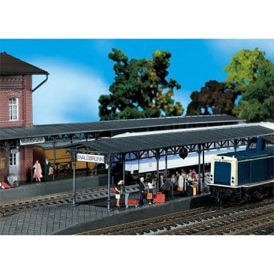 HO modelljärnväg - Två stationsplattformar