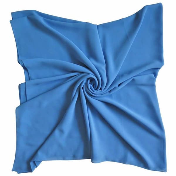 Fyrkantig scarf - LINA - LILY - SQC-1 - Mousselin 145x145 cm - 100% polyester - Ljusblå