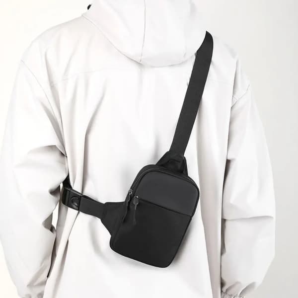 Bröstväska för herr - Crossbodyväska i canvas - Storlek L - Haspstängning - Canvasfoder - Utan innerficka