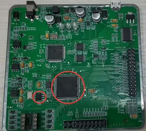 XPROG M - ECU-programmerer - Version V5.55 - Læs/skriv EEPROM og Flash - Komplet adaptersæt - Windows XP/7 64-bit - Udvidede autorisationer
