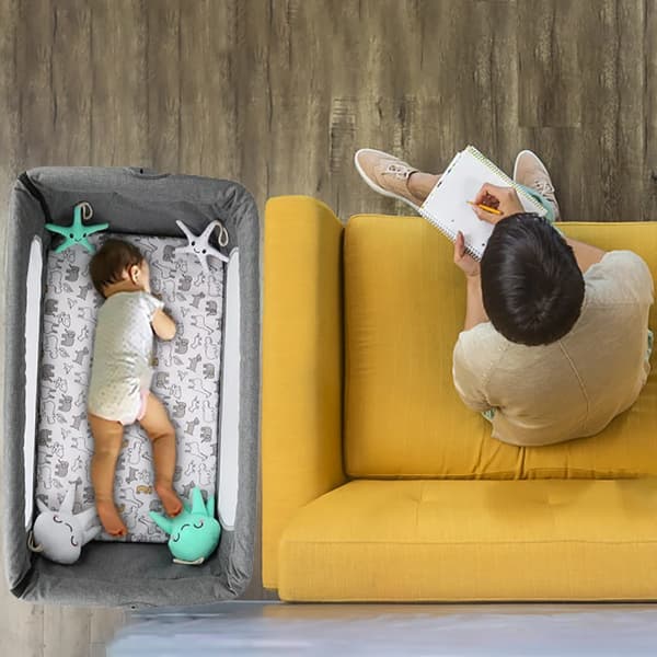 Babyseng - Samsovningsseng/Bedside crib - Højdejusterbar - Metalramme - Til 0–12 måneder - Grå