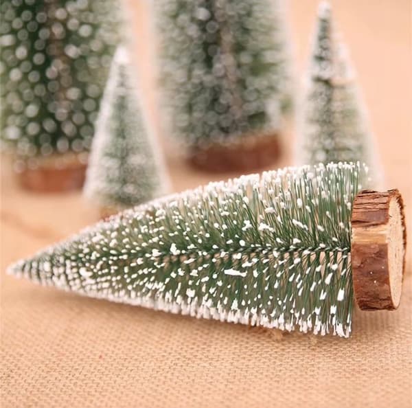 Snestrøet festdekoration - Julepynt - 15 cm