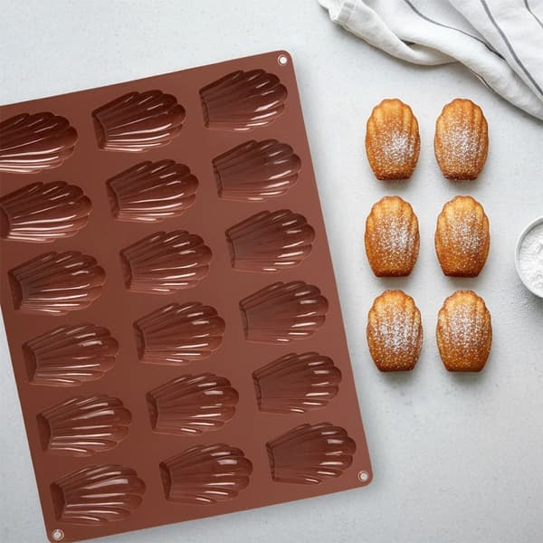 Biscuitform - Silikoneform til kager - Muslingeform - 32 x 24,5 x 2 cm - Brun