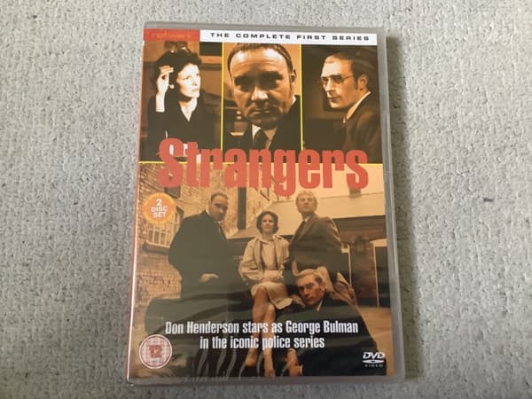 Strangers: Koko Kausi 1 DVD