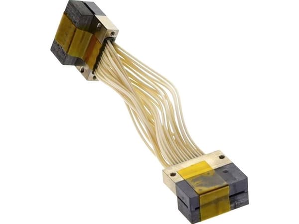 TE Connectivity 2-1589677-0, 1 st