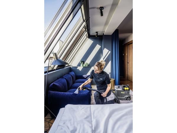 Kärcher Professional Puzzi 8/1 Mattrengöring