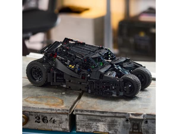 LEGO Technic 42239 Batmobile™ Tumbler