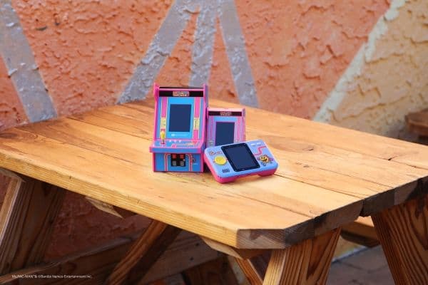 My Arcade Ms.PAC-MAN Micro Player Pro, Multifärg, Home-knapp, 6,98 cm (2.75"), 3,5 mm, USB/Batteri, AA