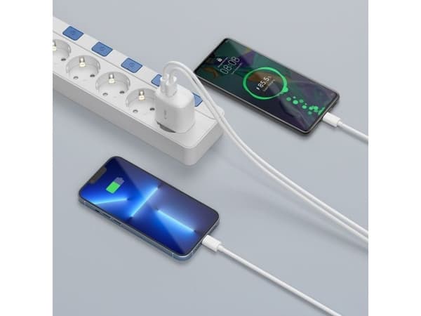 Tech-Protect C20W USB-C PD 20W / USB-A QC 3.0 Charger with USB-C / Lightning Cable - White