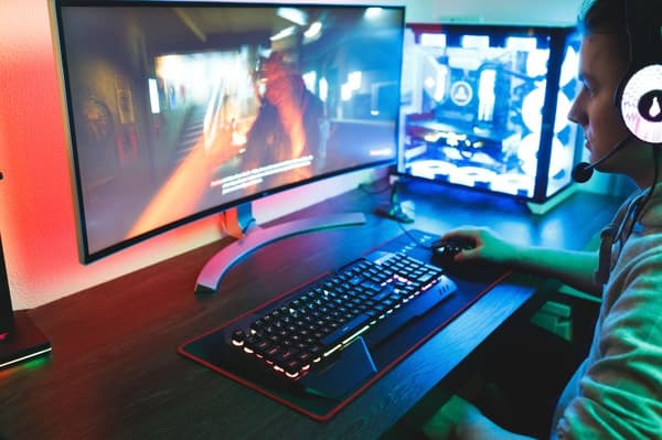 Surefire Gaming Silent Flight 680 - Gaming Musemåtte - 68 x 28 cm. - Sort/Rød