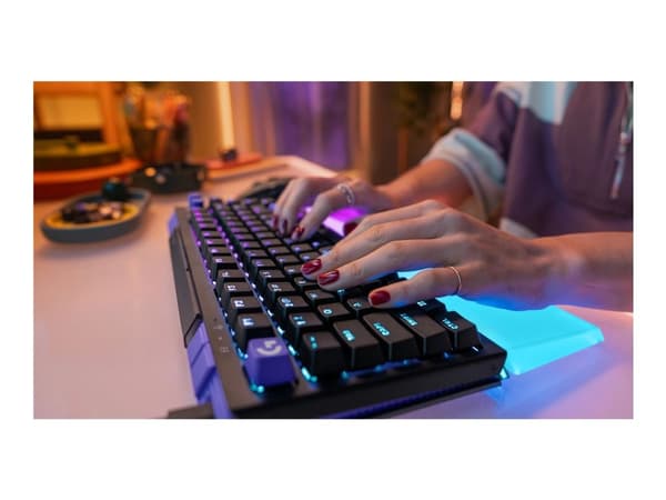 G512 X 75 BLACK - US INTL - EMEA28i-935