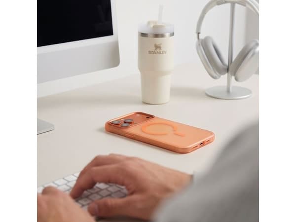 Tech-Protect MagZero MagSafe case for iPhone 17 Pro / 18 Pro - matte orange