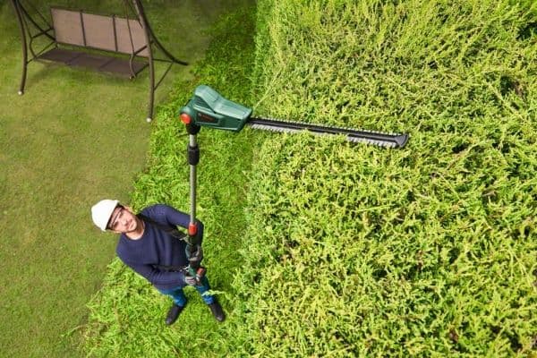 Bosch batterihäcksax UniversalHedgePole 18
