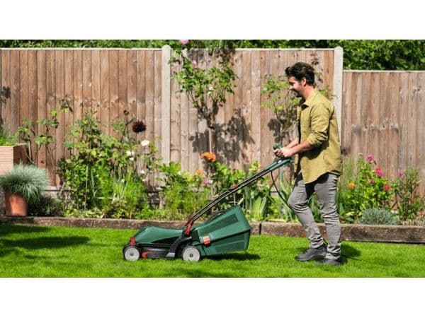 Bosch UniversalRotak 37-570 gräsklippare (06008A6502)