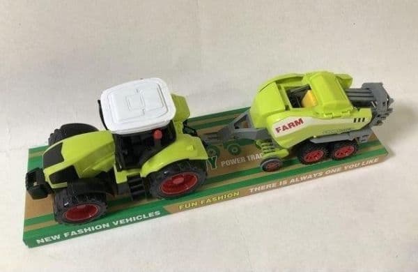 Woopie traktor med landbruksmaskin