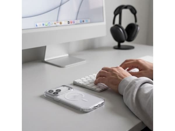 Tech-Protect MagStand MagSafe CC Case for iPhone 18 Pro / 17 Pro - Transparent