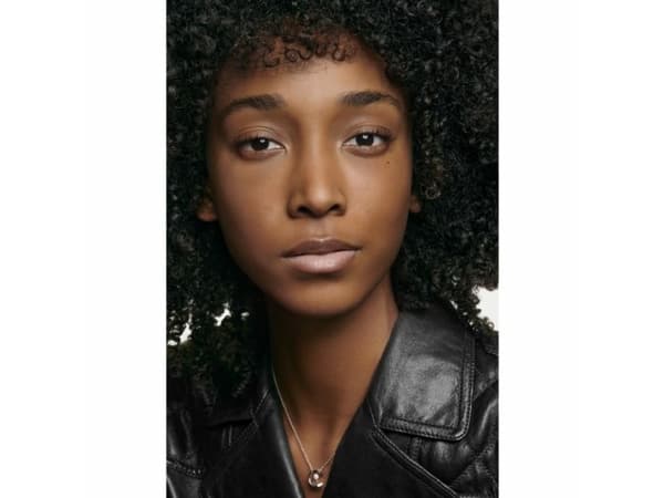 Chanel Les Beiges Healthy Glow Foundation B110 Deep