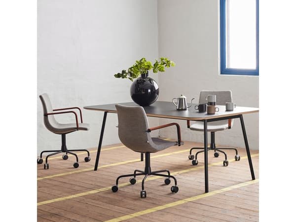 Stol Colt 10013 vridbart underrede, svart textil, svart stativ