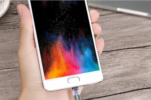 Kaapeli USB Kiinteä Kiinteä data- ja latauskaapeli, USB-A -> micro USB, 20 W, pituus 2 m, valkoinen
