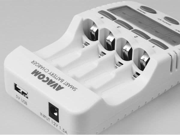 AVACOM JVL-505 batteriladdare för AA/AAA