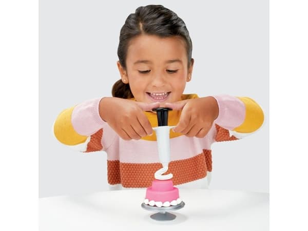 Play-Doh Kitchen Creations Rising Cake Oven ‑leikkisetti