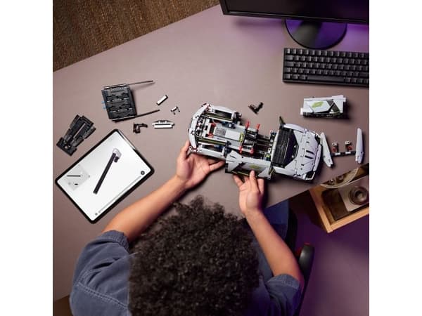 LEGO® Technic 42214 Lamborghini Revuelto superurheiluauto