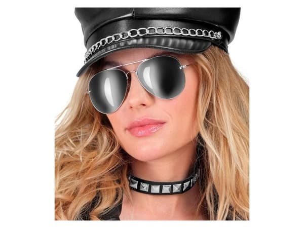 Halsband med nitar