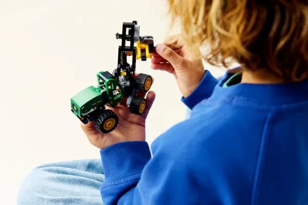 LEGO Technic 42218 John Deere 1470H skogsmaskin