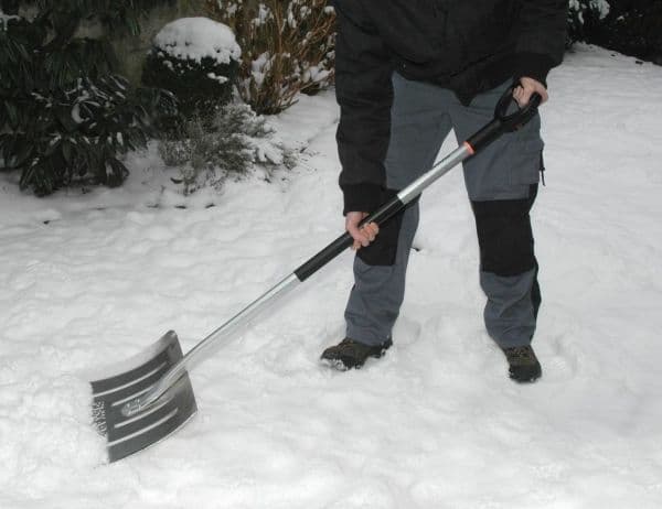 FISKARS snöskyffel i aluminium 4312