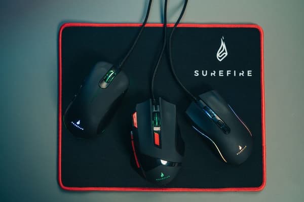 Surefire Gaming Silent Flight 320 - Gaming Musemåtte - 32 x 26 cm. - Sort/Rød