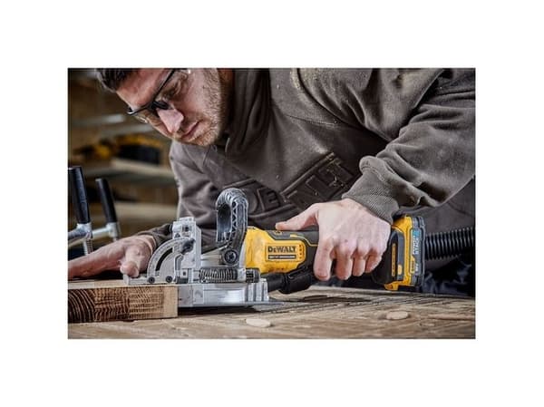 Dewalt fräsmaskin DEWALT Fräsmaskin Fräsmaskin 18V DCW682P2