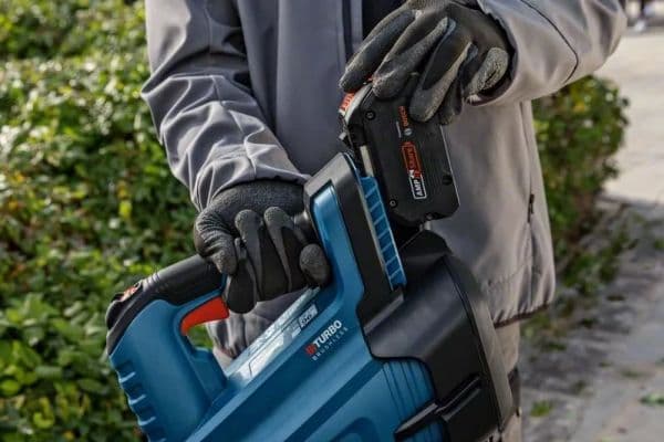 Bosch LØVBLÆSER GBL 18V-750 SOLO - SOLO