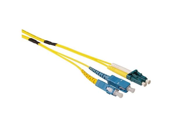 ACT 10 meter singlemode OS2 duplex ruggedized fiberkabel med LC-til-SC-kontakter