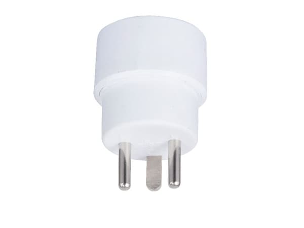 MicroConnect - Adapter för effektkontakt - Typ K till Typ E - 250 V - 16 A - vit