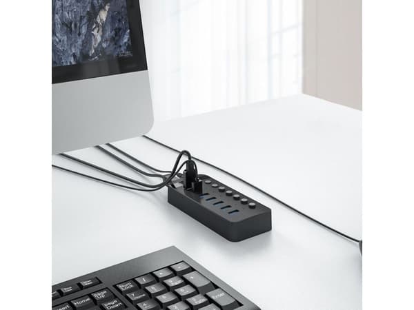 7-porttinen USB-A 3.0 Switch-on HUB - musta