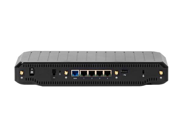 Ericsson Cradlepoint E400-5GE-AM 5G Wi-Fi 7-ruter med NetCloud Essentials