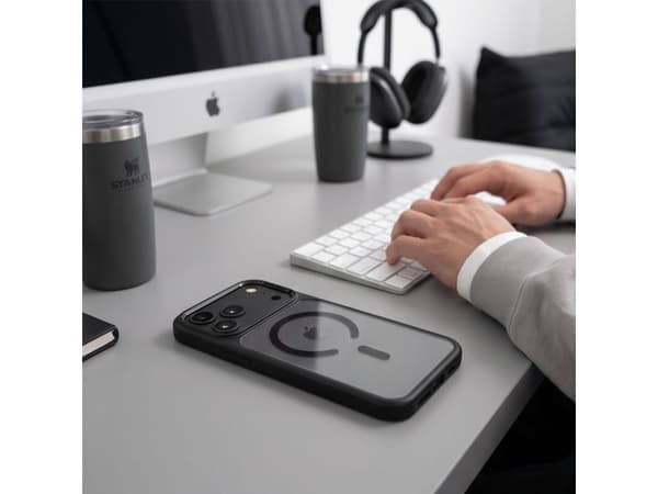 Tech-Protect Magmat Magsafe CC Case for iPhone 17 Pro / 18 Pro - Transparent Black
