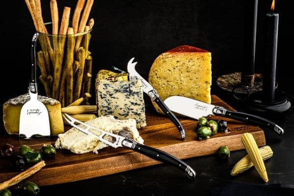 Cheese knives Laguiole black with serving board SET 5 SdV