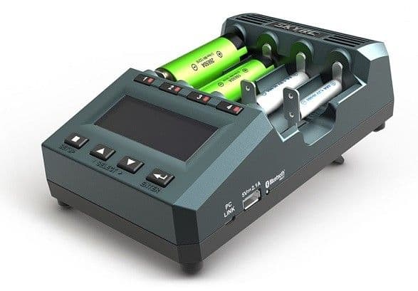 SkyRC MC3000 AA / AAA laturi