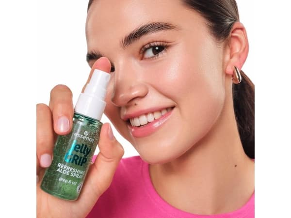 Essence Jelly Grip Refreshing Aloe Fixing Spray