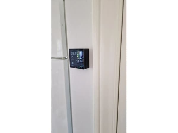 Light Solutions Shelly väggdisplay / väggfäste – vit
