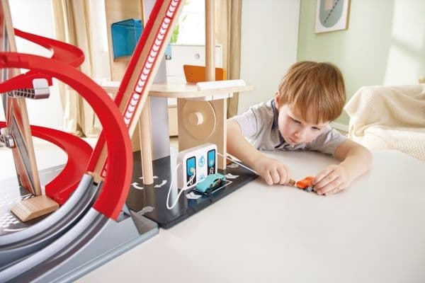 Hape Gearhead Stunt Garage