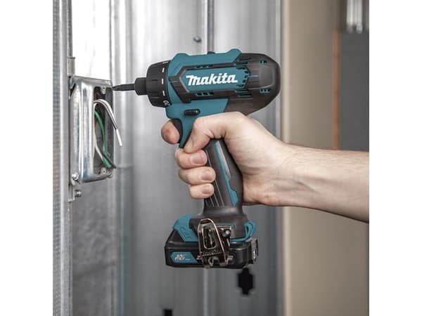 Makita DF033DSAE