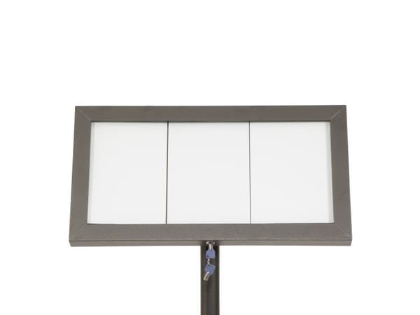 Securit® 3xA4 COATED STEEL belyst informationsdisplay