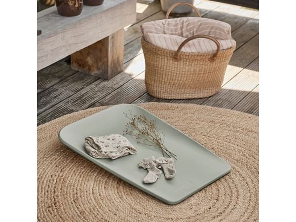 Leander Matty™ Mini skötbädd – Sage green