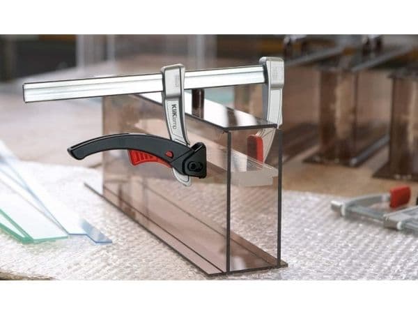 BESSEY KLI40, Metalli