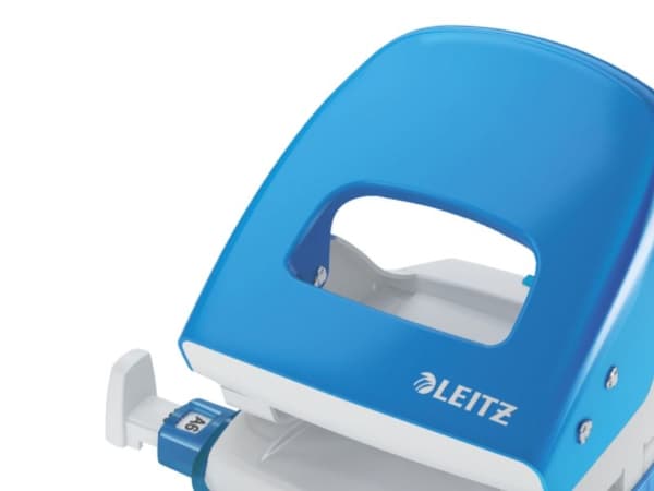 Hullemaskin Leitz 5008 NeXXt, 2-hulls 30 ark Lyseblå