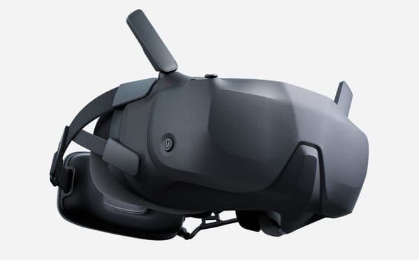 DJI Avata 2 Fly Smart Combo - FPV Drone - USB