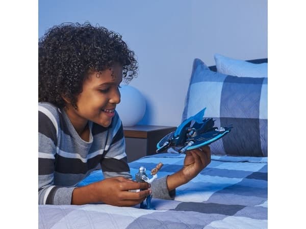 Batman Batwing Vehicle with 10 cm Figures