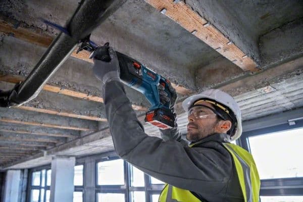 Bosch BAJONETSAV GSA 18V-28 SOLO L-BOXX